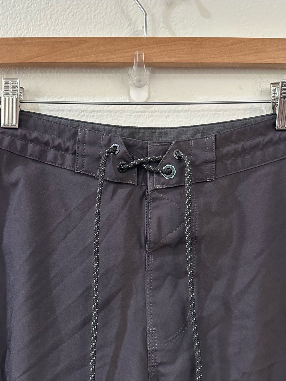 Vissla Cosmic Tides Skull 17.5” Boardshorts Size 32 Phantom Swim Trunks - Picture 5 of 9